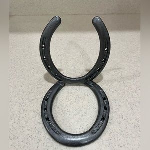 NO BUNDLES due to weight 
Handmade horse shoe sign holder used at wedding